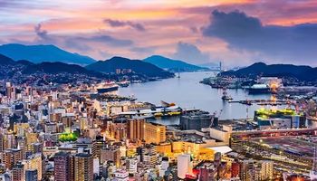 黄昏時の長崎の港