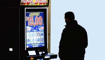 Big Bass Boxing slot game screen showing fishing and boxing icons with bonus round features by Pragmatic Play.