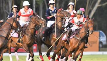 โบโลหญิง