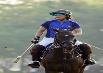 พลอย ปิ่นแสง เล่นโปโล